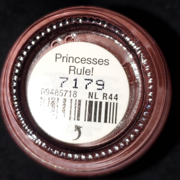 OPI "PRINCESSES RULE" - Picture 2 of 2